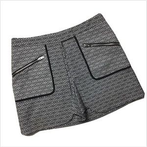 Intermix zip patch pocket skorts L